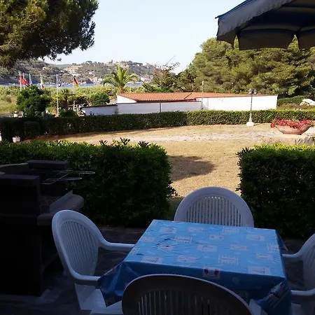 Baia Azzurra Lägenhetshotell 4*