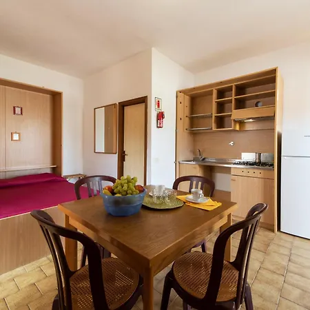Baia Azzurra Aparthotel 3*
