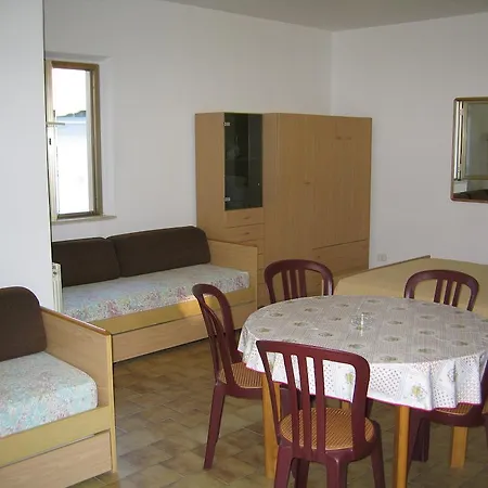 شقة فندقية Baia Azzurra 4*